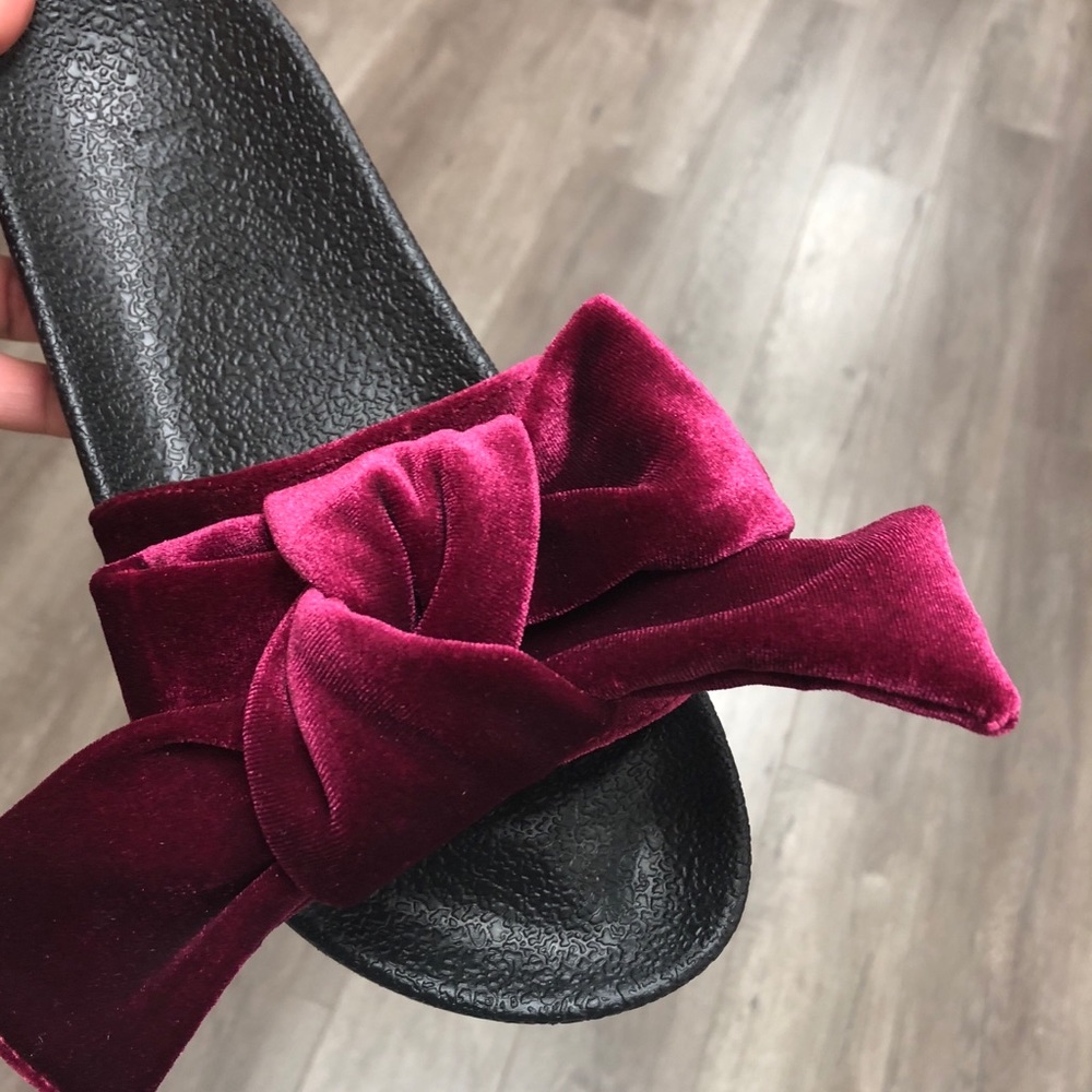 SALE!!!! Burgundy Bow Sliders 🎀 - Picture 6 of 6
